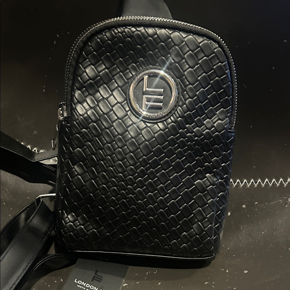 London fog black sling Bag